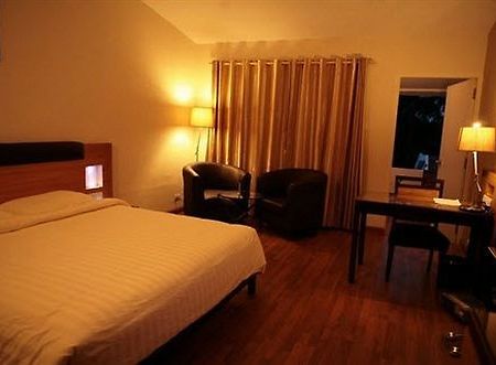 Deccan Plaza Hotel - 우티 외부 사진