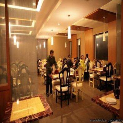 Deccan Plaza Hotel - 우티 외부 사진