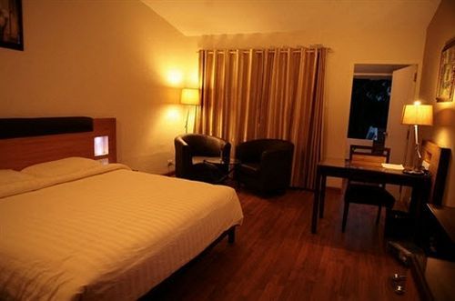 Deccan Plaza Hotel - 우티 외부 사진