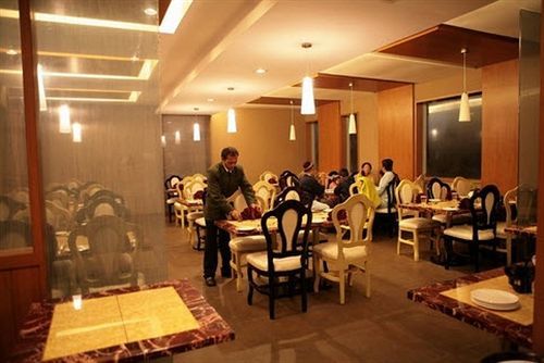 Deccan Plaza Hotel - 우티 외부 사진